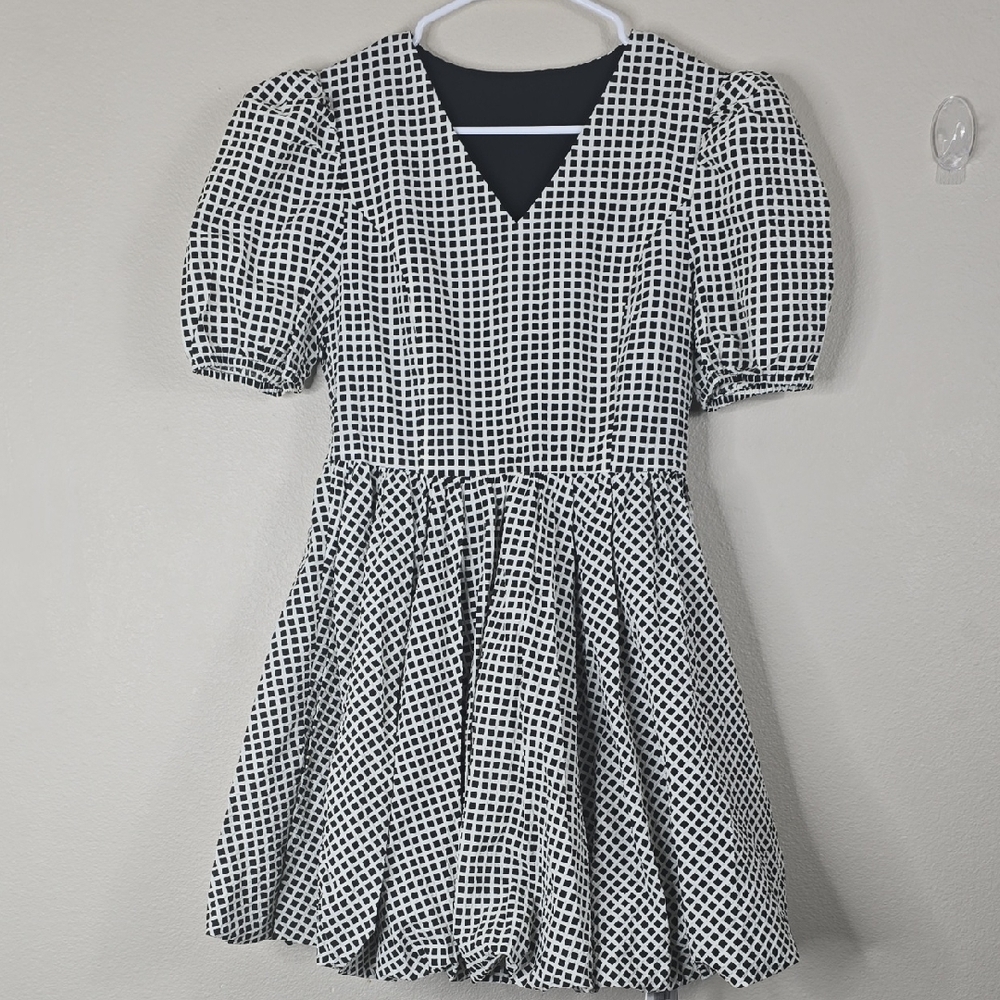 Ancosti Ginghan V Neckline Puff Sleeves   Bubble Hem Size M nWT.